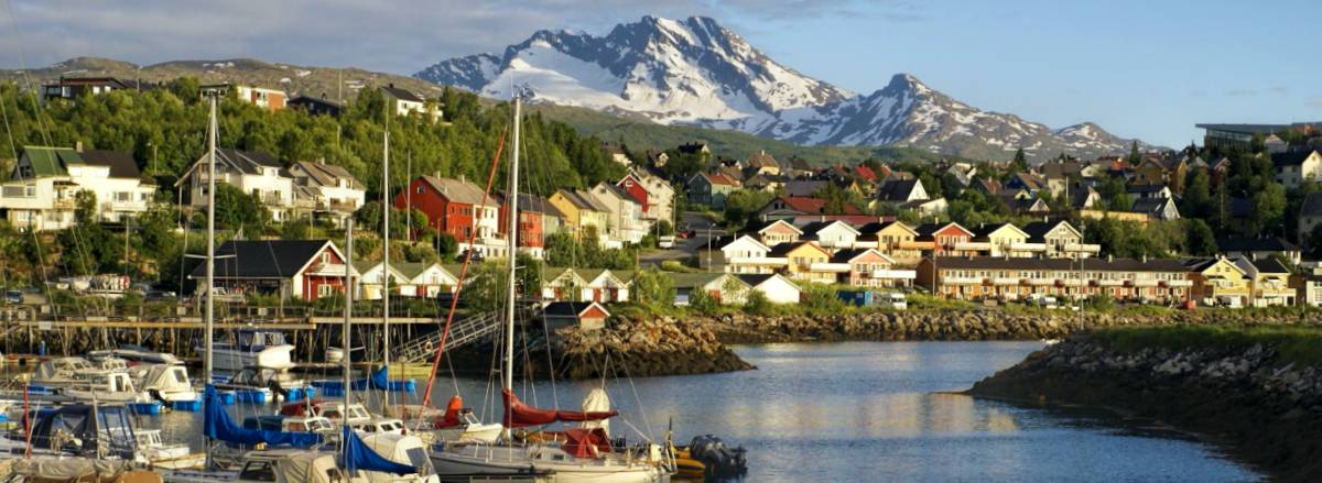 I vackra Narvik finns både skärgård och fjälltoppar