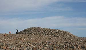 De stora gravarna i Mølen är häftiga att se