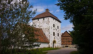 Hovdala slott är beläget i ett fantastiskt landskap